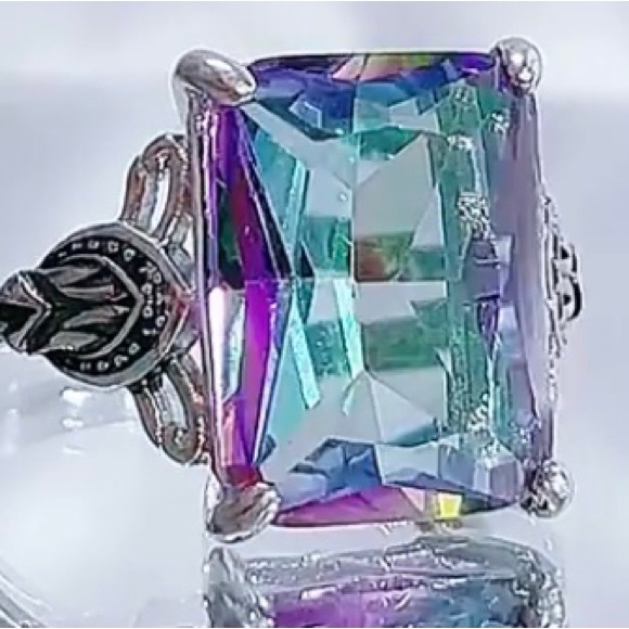 Large rainbow gen, refracts 7 colors. Beautiful! - Picture 1 of 5